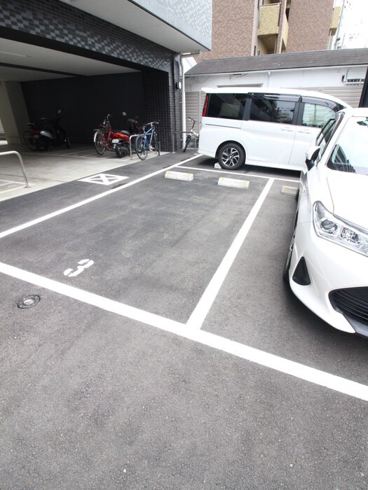 物件外観写真3　(駐車場)