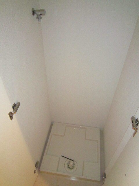 物件内観写真13　(洗濯機置場)