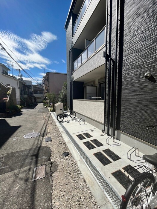 物件外観写真3　(駐輪場)