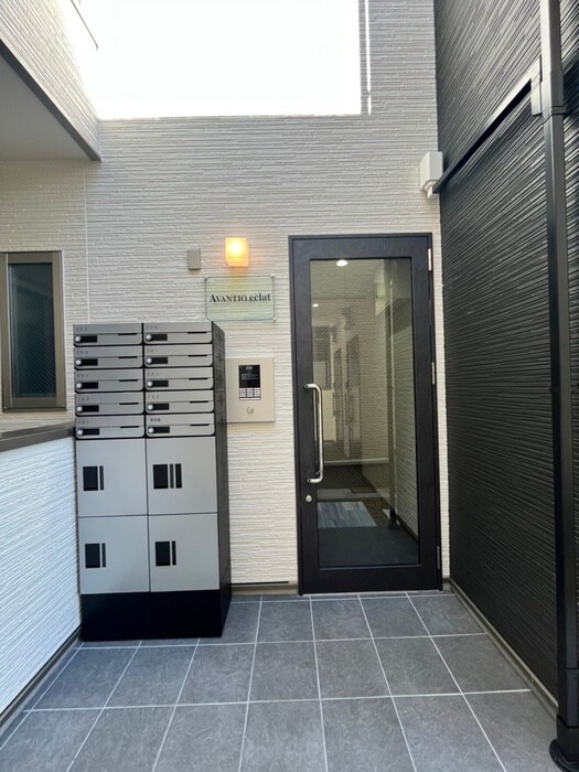 物件外観写真6　(エントランス部分)