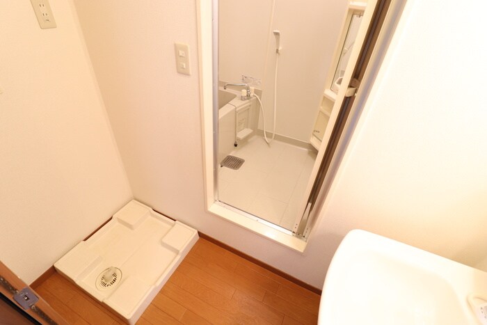 物件内観写真8　(洗濯機置場)