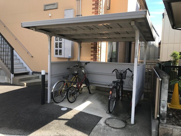 物件外観写真3　(駐輪場)