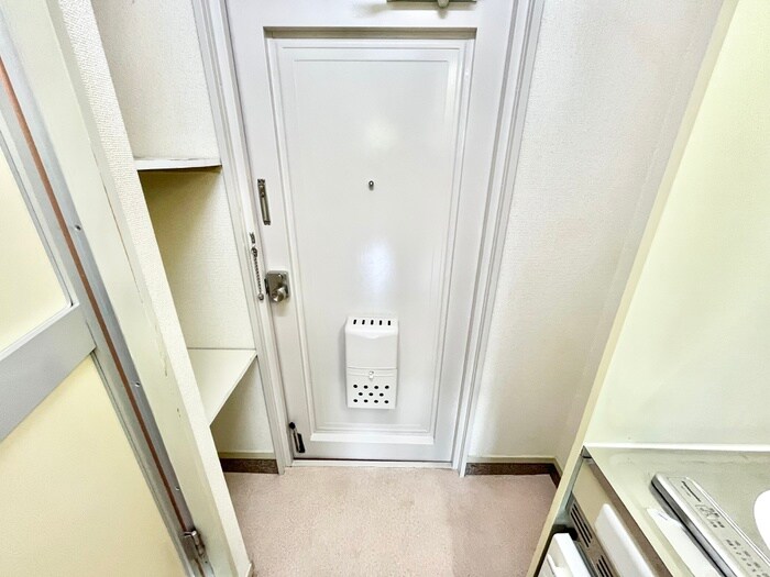 物件内観写真9　(玄関)