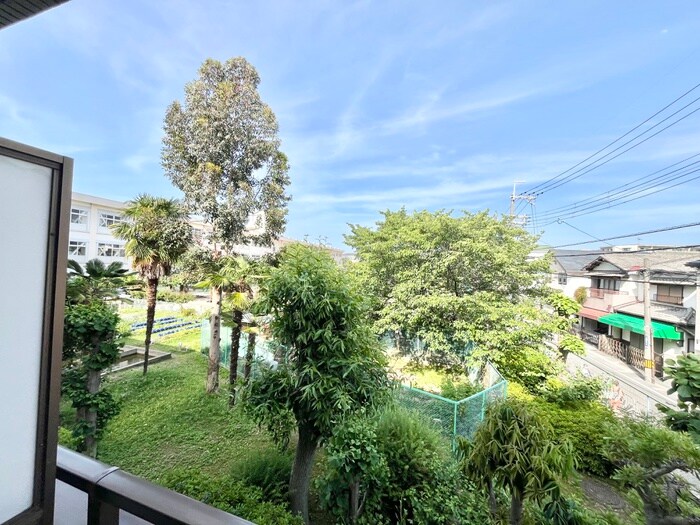 物件内観写真12　(室内からの展望)