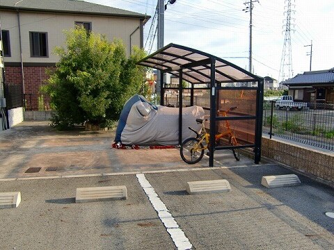 物件外観写真2　(駐輪場)