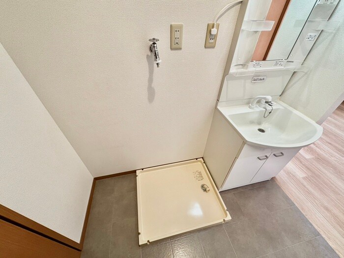 物件内観写真12　(洗濯機置場)