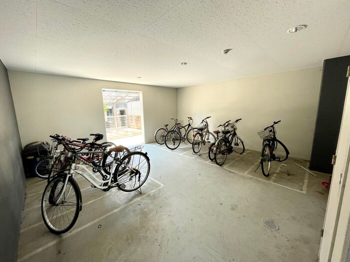 物件外観写真5　(駐輪場)