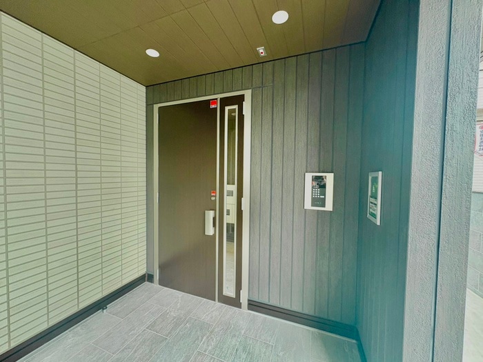 物件外観写真3　(エントランス部分)