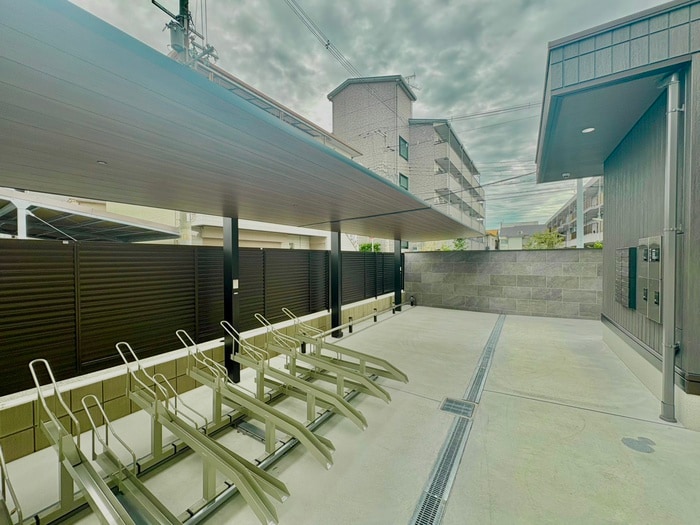 物件外観写真4　(駐輪場)