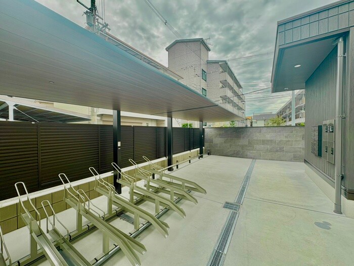 物件外観写真4　(駐輪場)