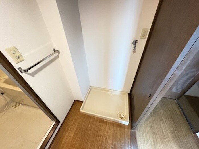 物件内観写真16　(洗濯機置場)