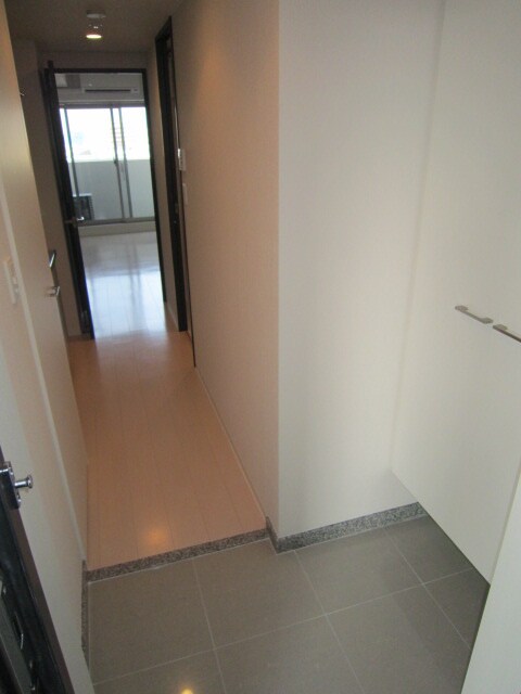 物件内観写真12　(玄関)