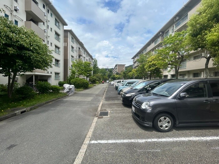 物件外観写真3　(駐車場)