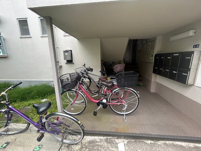 物件外観写真4　(エントランス部分)