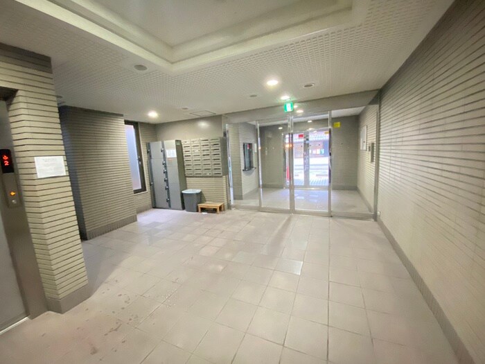 物件外観写真6　(エントランス部分)