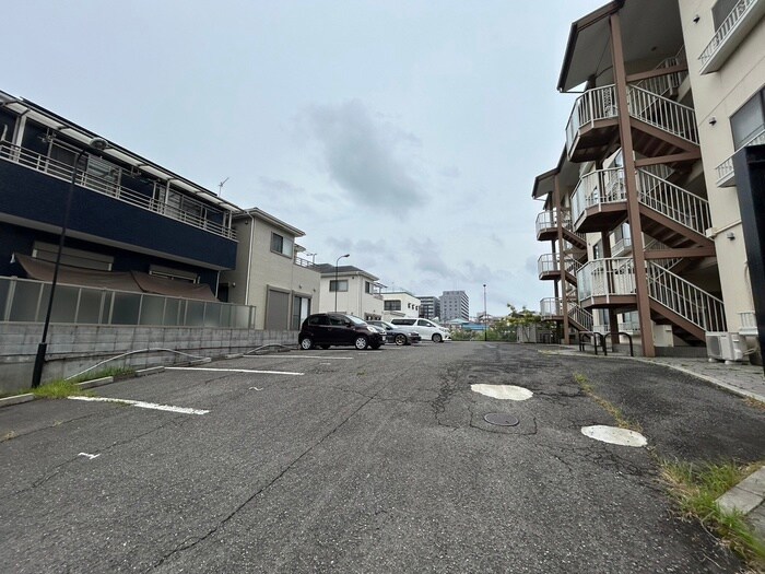 物件外観写真4　(駐車場)