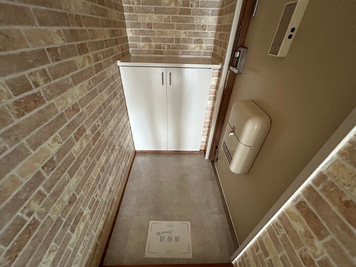 物件内観写真16　(玄関)