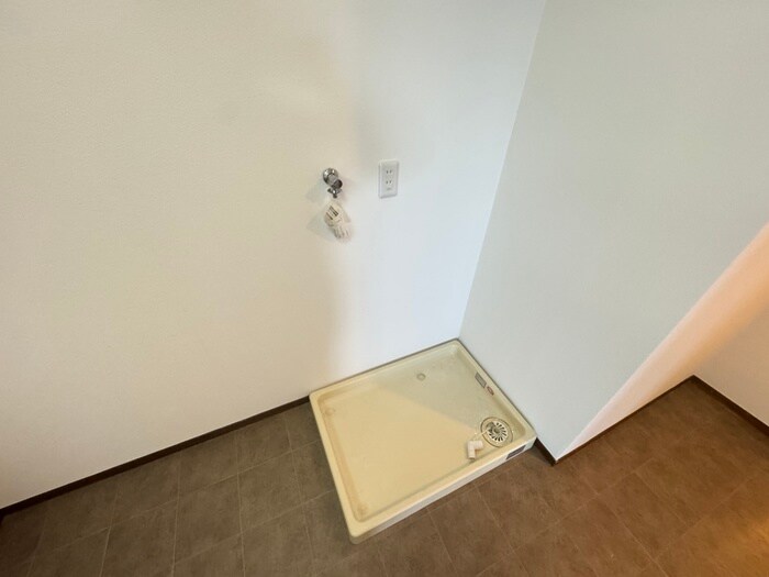 物件内観写真16　(洗濯機置場)
