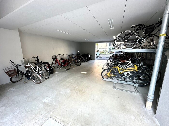 物件外観写真3　(駐輪場)