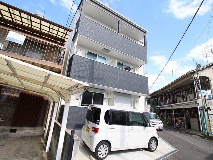 物件外観写真3　(駐車場)