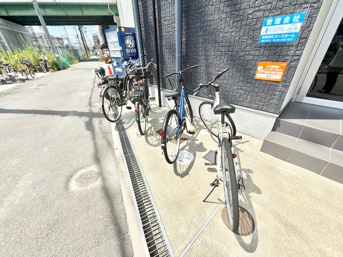 物件外観写真4　(駐輪場)