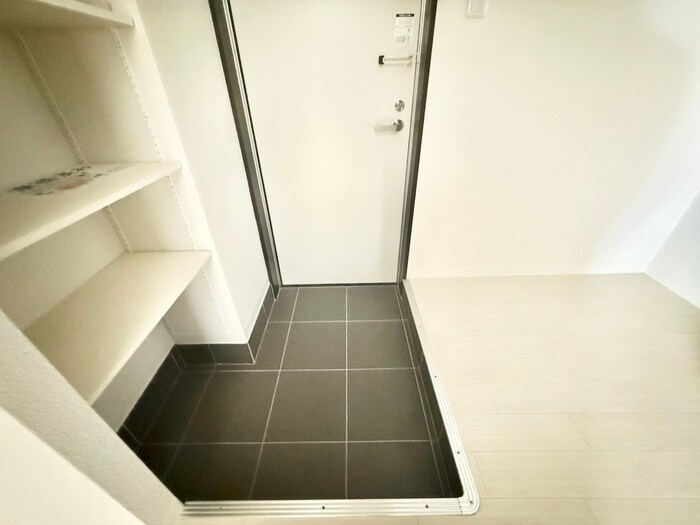 物件内観写真19　(玄関)