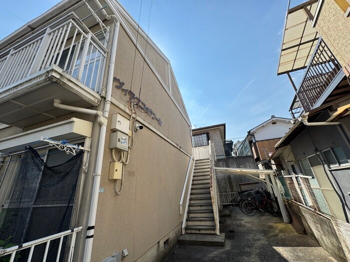 物件外観写真5　(エントランス部分)