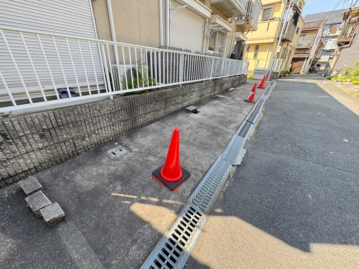 物件外観写真6　(駐車場)