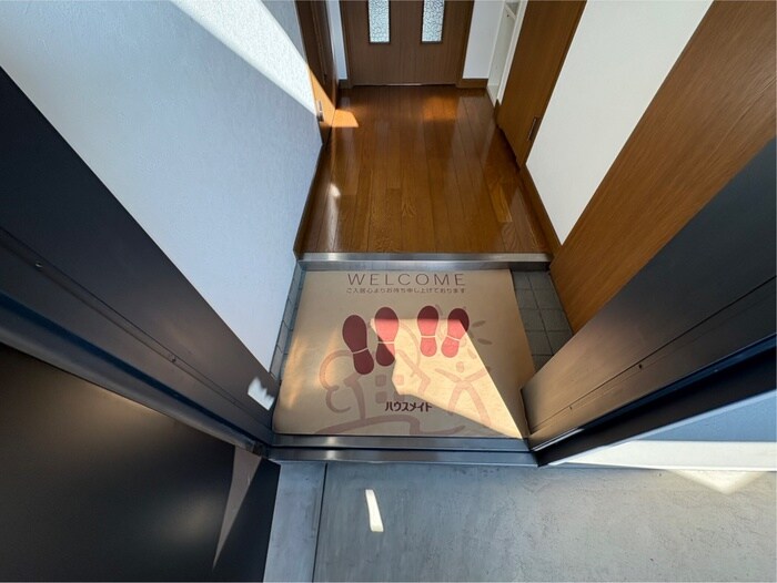 物件内観写真15　(玄関)