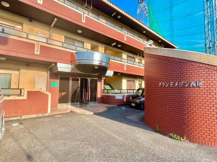 グランドメゾン　西尾のエントランス部分