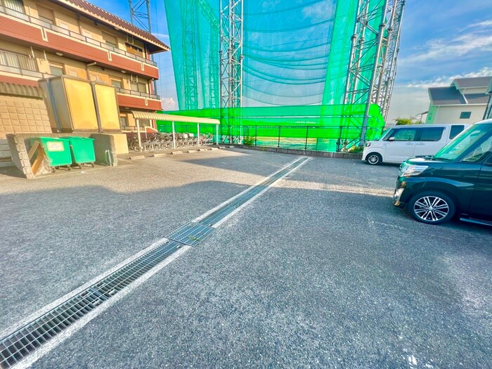 グランドメゾン　西尾の駐車場