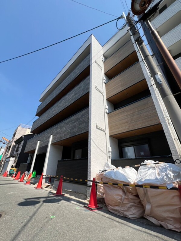 建築中