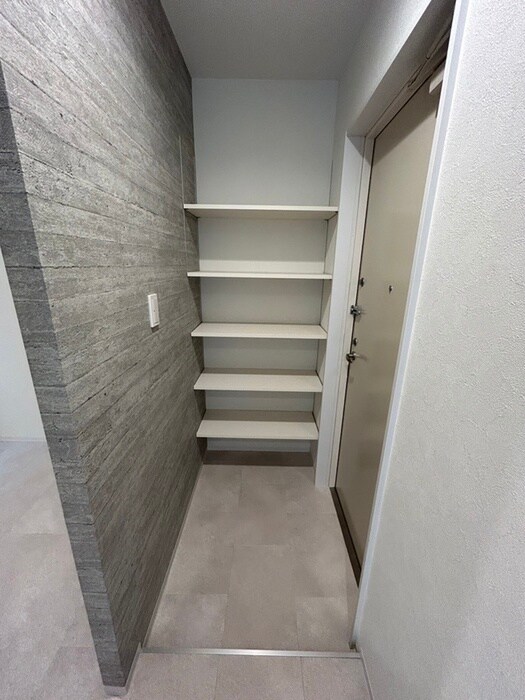 物件内観写真18　(玄関)