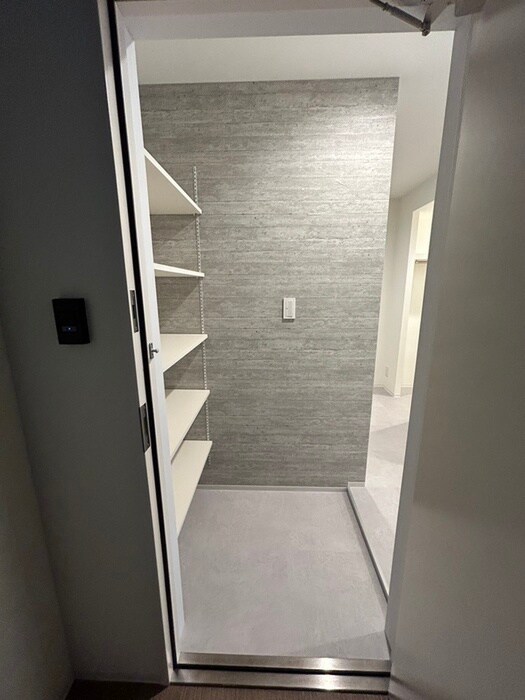 物件内観写真18　(玄関)