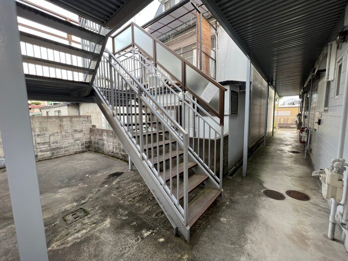 物件外観写真4　(エントランス部分)