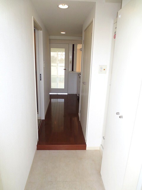 物件内観写真9　(玄関)