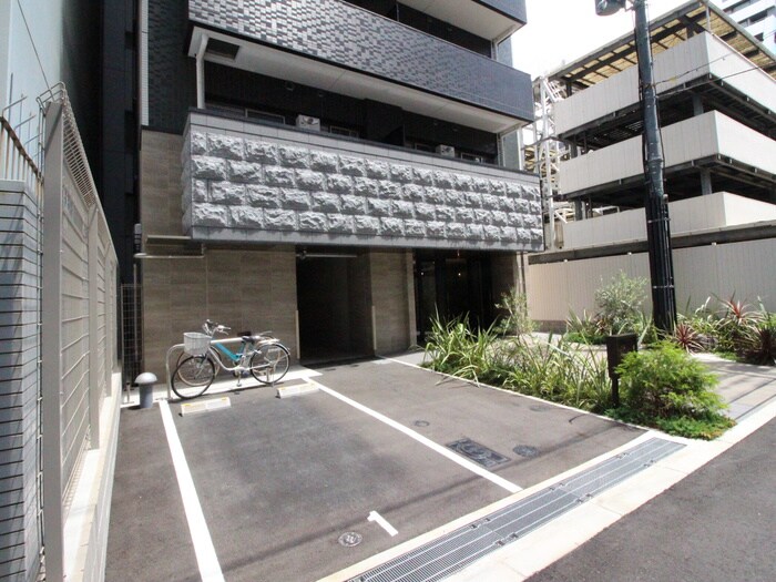 物件外観写真2　(エントランス部分)