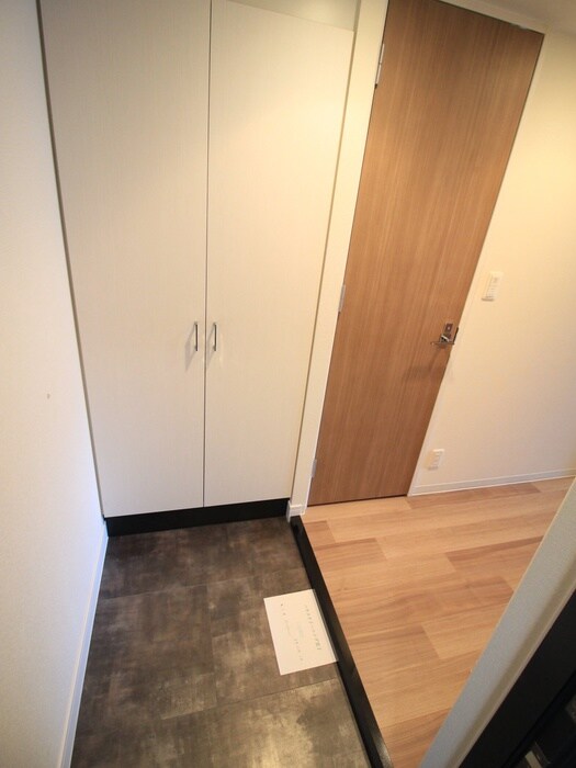 物件内観写真7　(玄関)