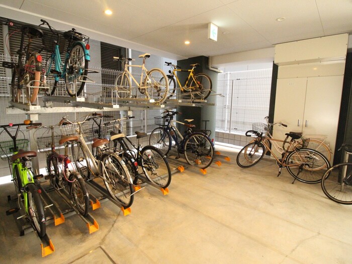 物件外観写真4　(駐輪場)