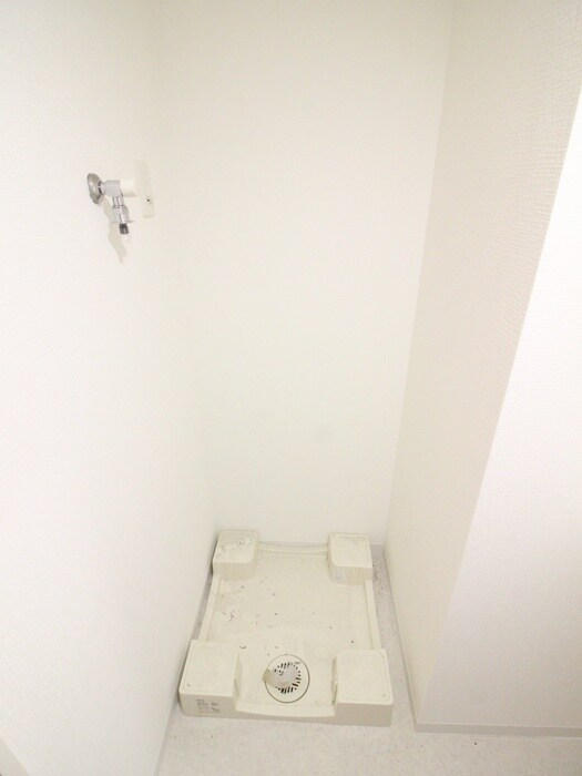 物件内観写真10　(洗濯機置場)