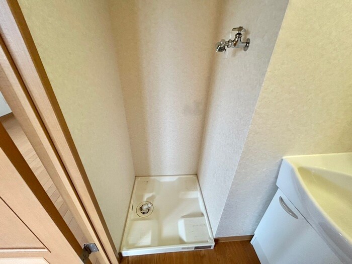 物件内観写真16　(洗濯機置場)