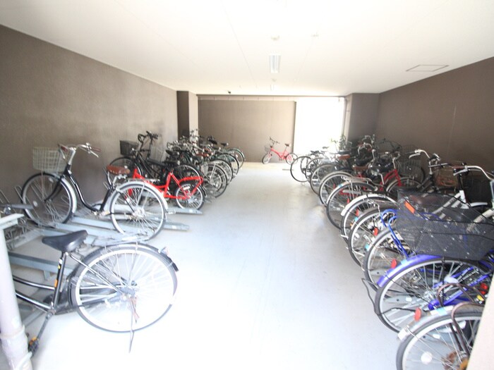 物件外観写真5　(駐輪場)