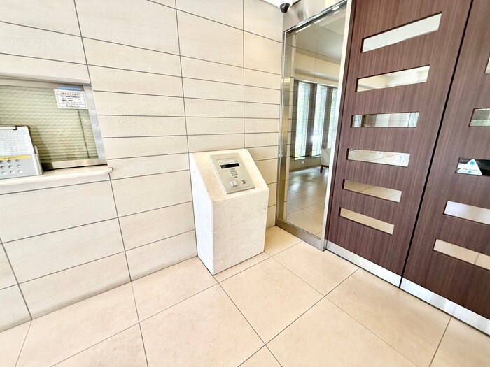 物件外観写真4　(エントランス部分)