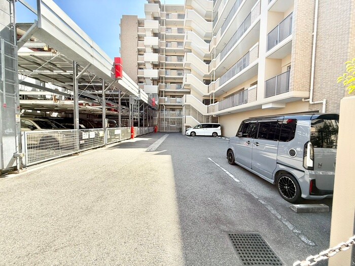物件外観写真5　(駐車場)