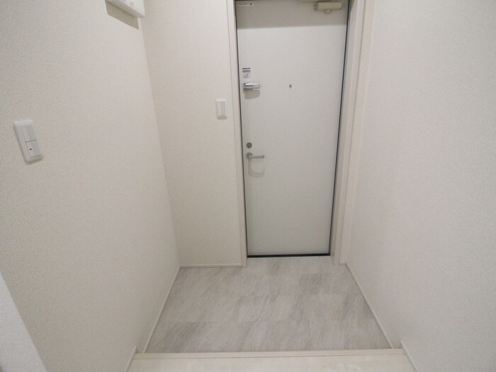 物件内観写真11　(玄関)