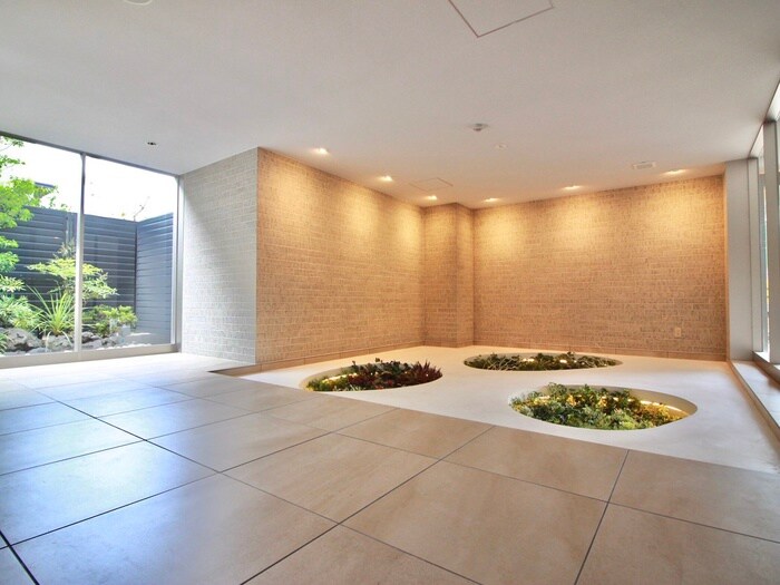 物件外観写真4　(エントランス部分)