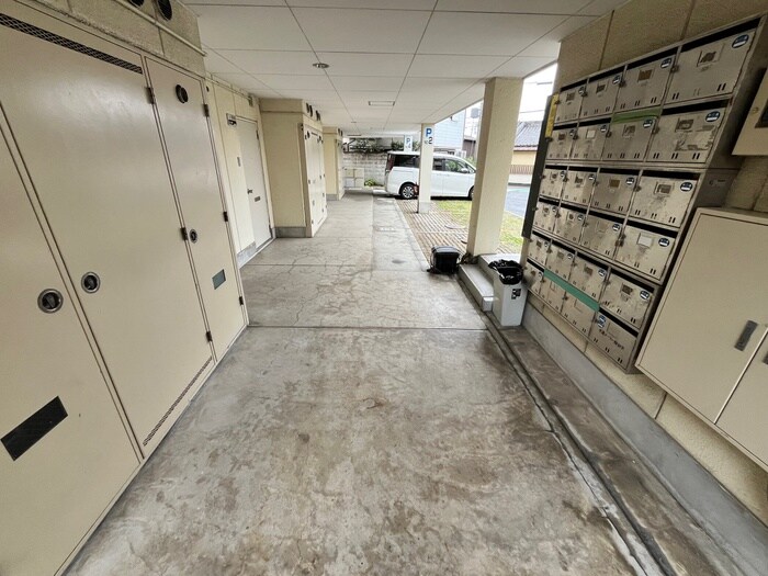 物件外観写真3　(エントランス部分)