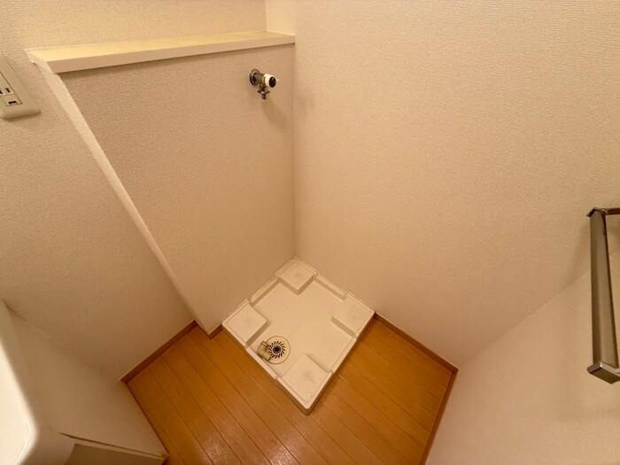 物件内観写真10　(洗濯機置場)