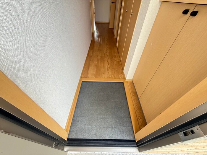 物件内観写真12　(玄関)