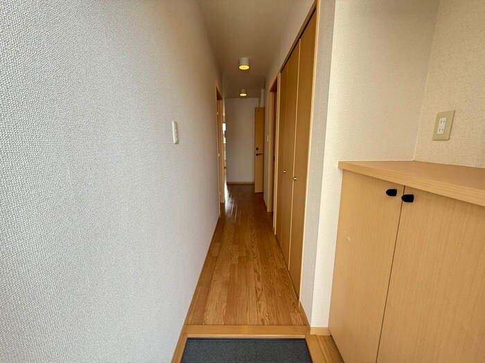 物件内観写真16　(廊下)